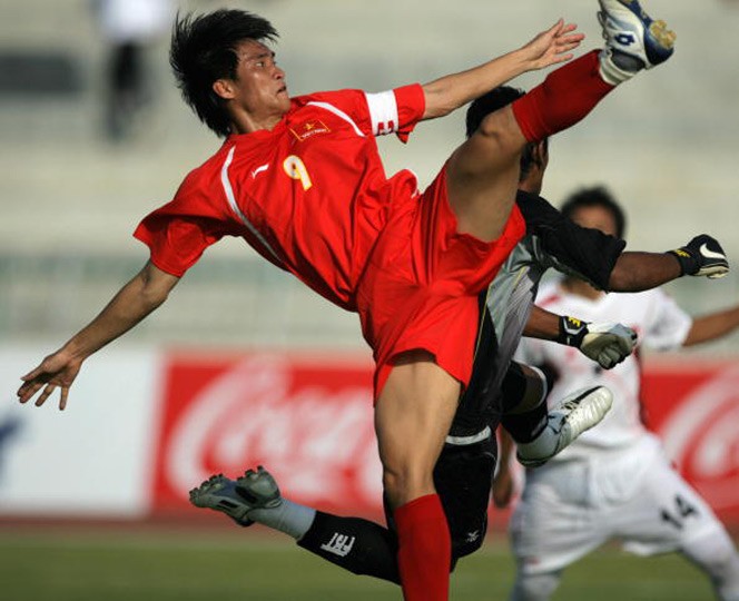 SEA Games 24 năm 2007 là kỷ niệm buồn của đội tuyển Việt Nam khi để thua Myanmar ở bán kết sau loạt luân lưu. Trận đấu ấy Công Vinh và các đồng đội đã bỏ lỡ nhiều cơ hội và bị cầm hòa 0-0. Trong loạt sút luân lưu, Công Vinh thành công ở lượt đá đầu tiên nhưng Vũ Phong, Xuân Hợp, Long Giang đều sút hỏng giúp Myanmar thắng 3-1.